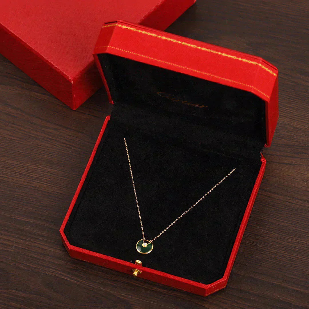 COLLIER MALACHITE OR AMULETTE DIANA