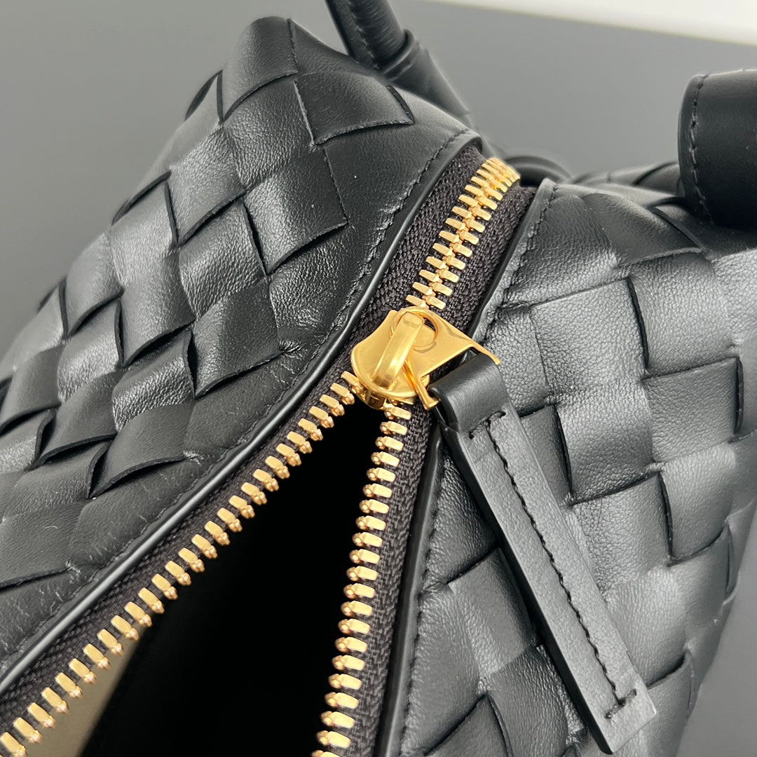 BV Loop Top Handle 19cm Black Lambskin