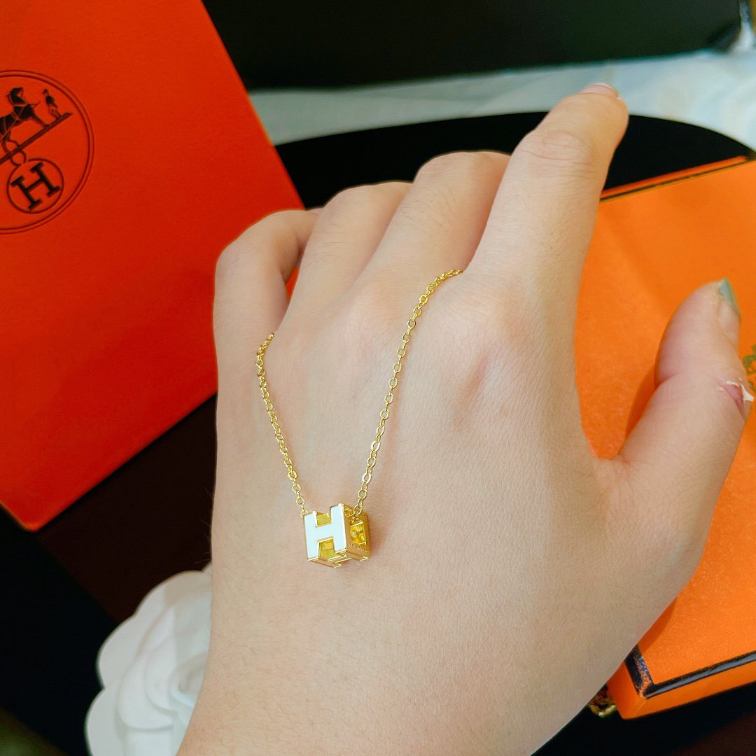 DIANA H WHITE SQUARE GOLD NECKLACE