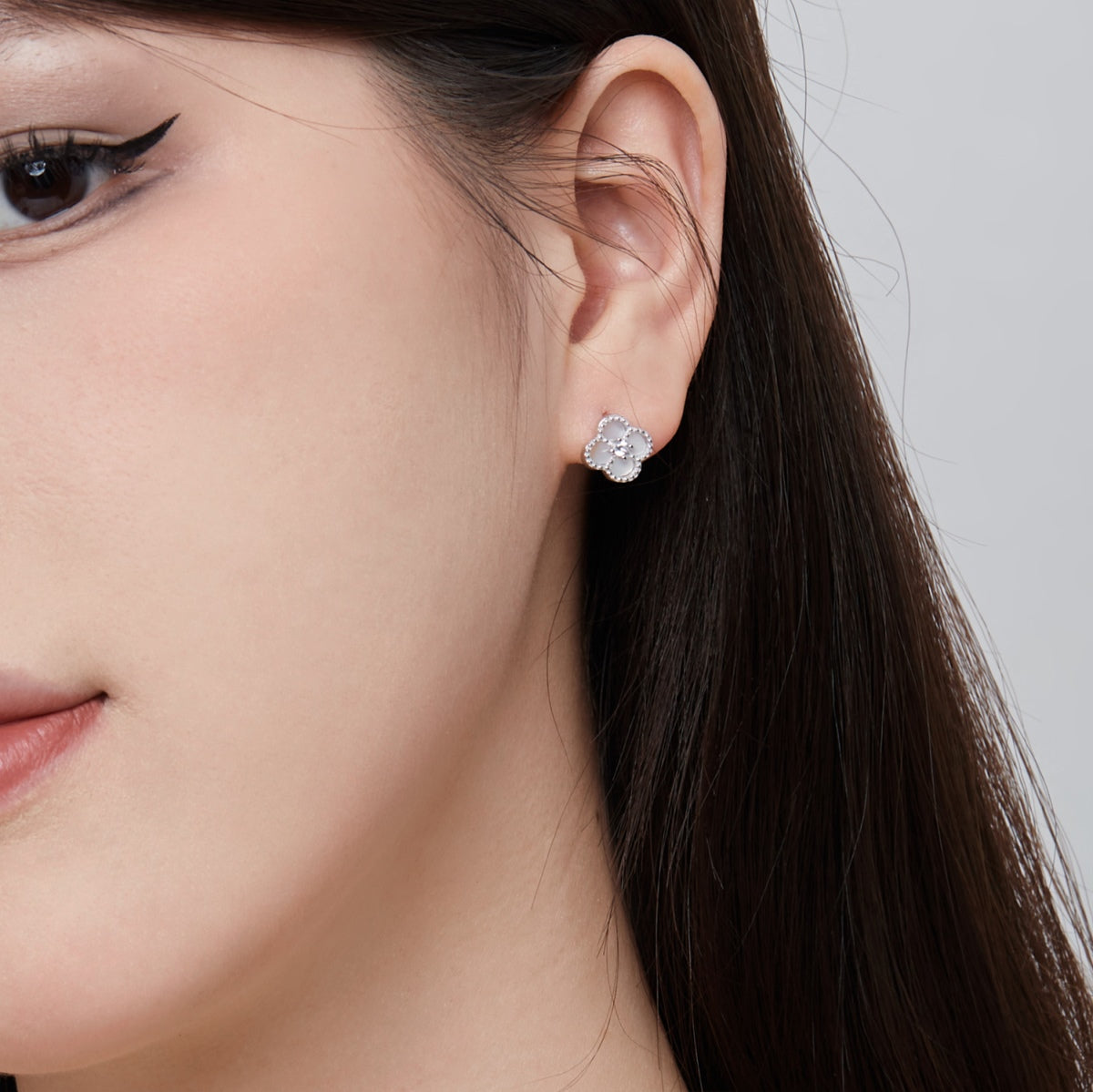 [HOT]Four-Leaf Clover Flower Shape Exquisite Earrings
