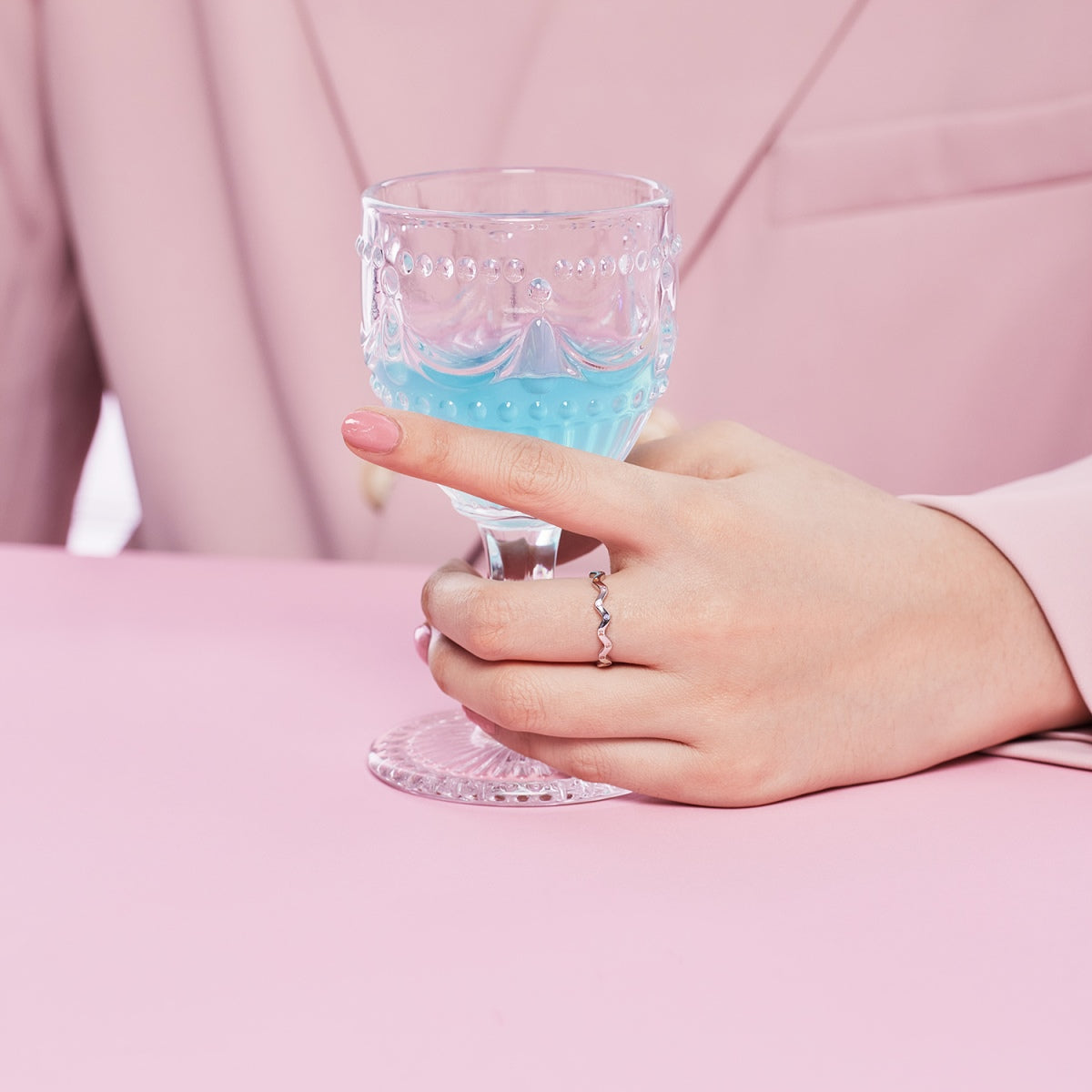 [HOT] Bague quotidienne ronde vibrante et ornée