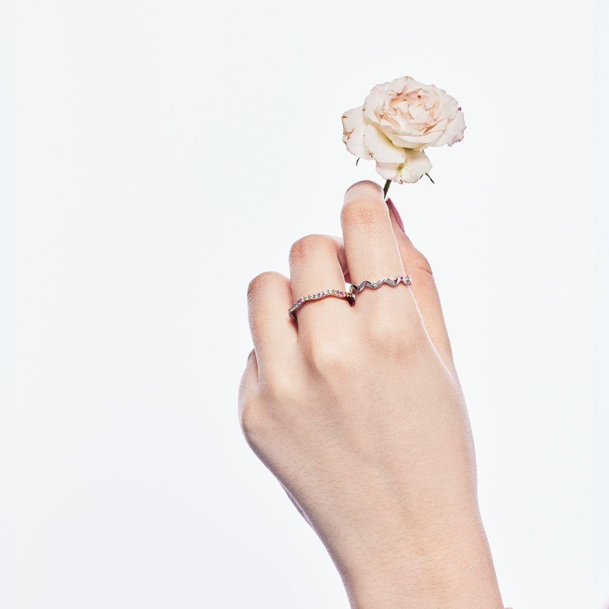 [HOT] Bague quotidienne ronde vibrante et ornée