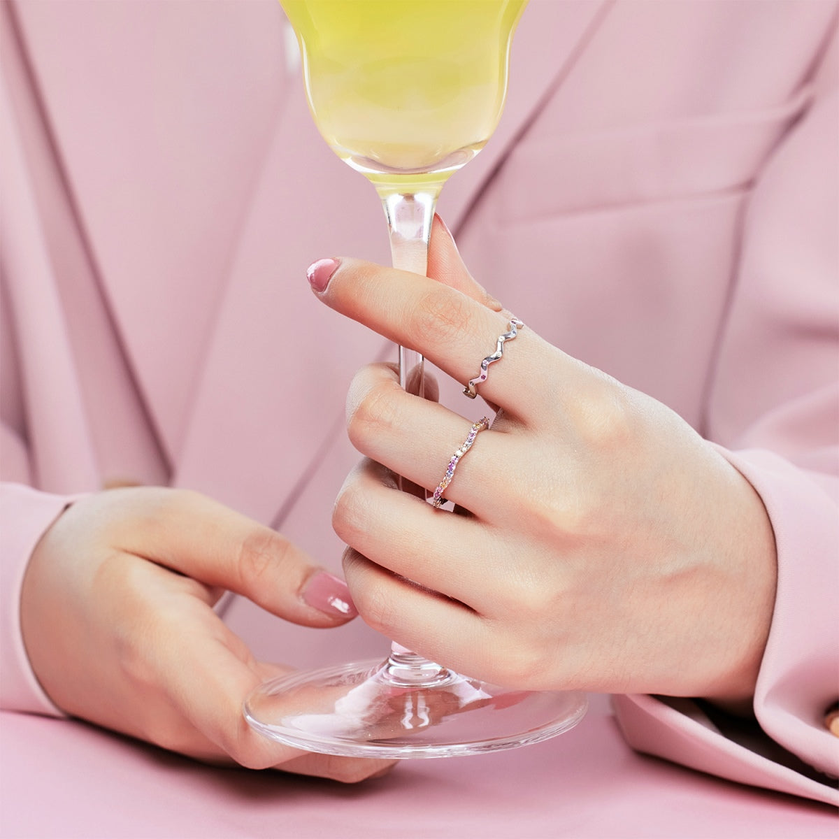 [HOT] Bague quotidienne ronde vibrante et ornée