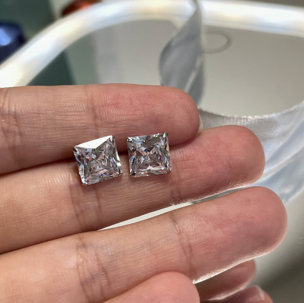 [HOT]Ornate Square Shape Earrings