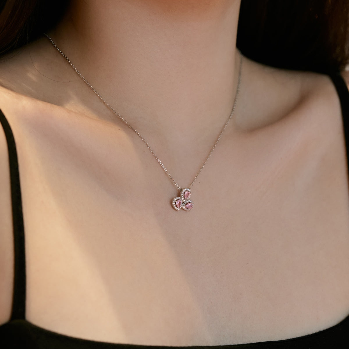[HOT]Elegant Flower Shape Pear Cut Necklace