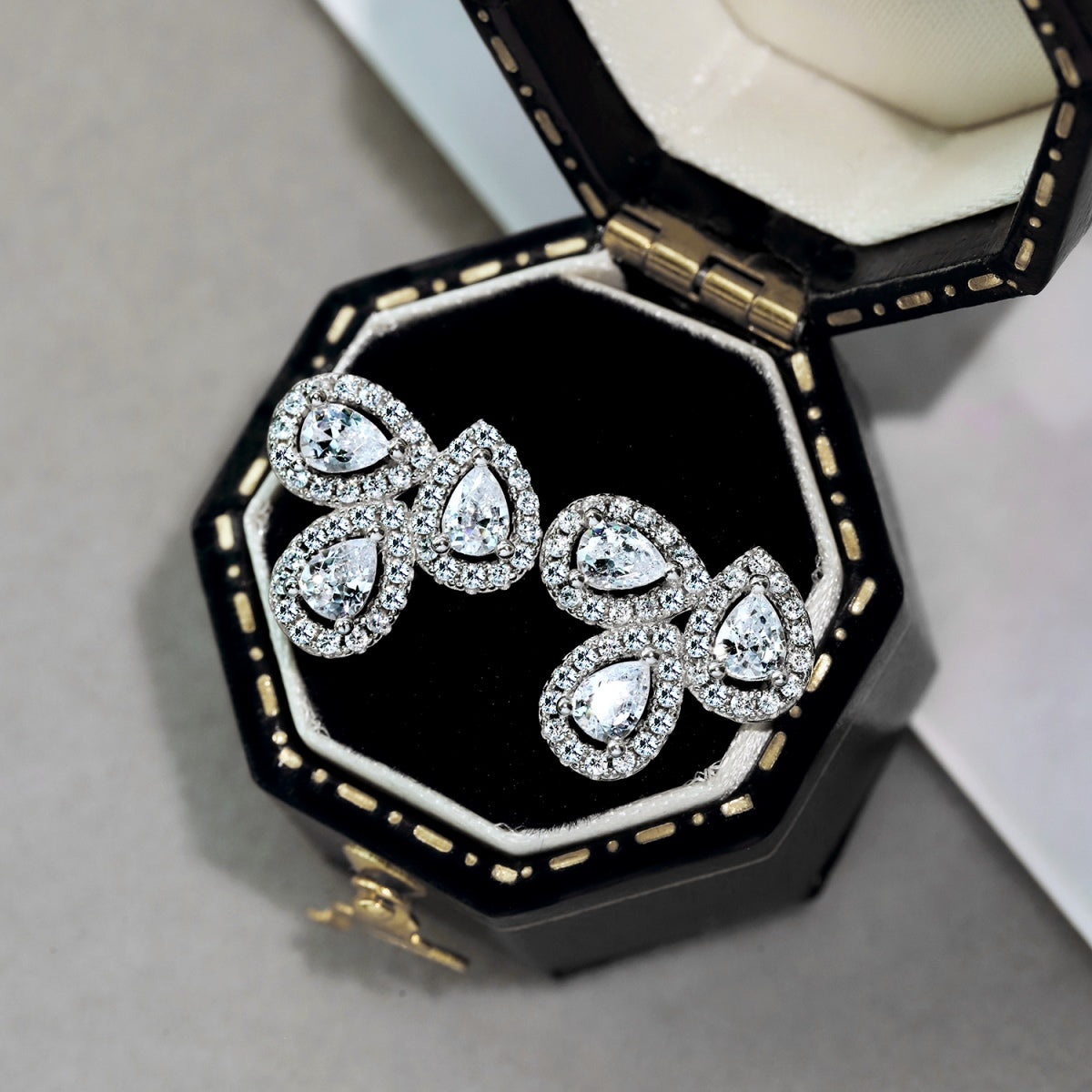 [HOT]Ornate Flower Shape Pear Cut Lover Earrings