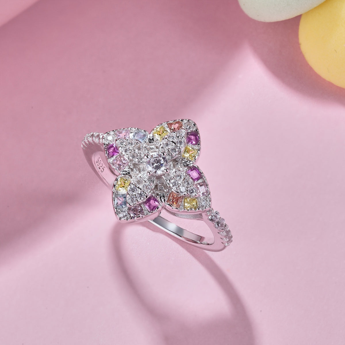 [HOT] Bague de banquet luxueuse en forme de fleur colorée