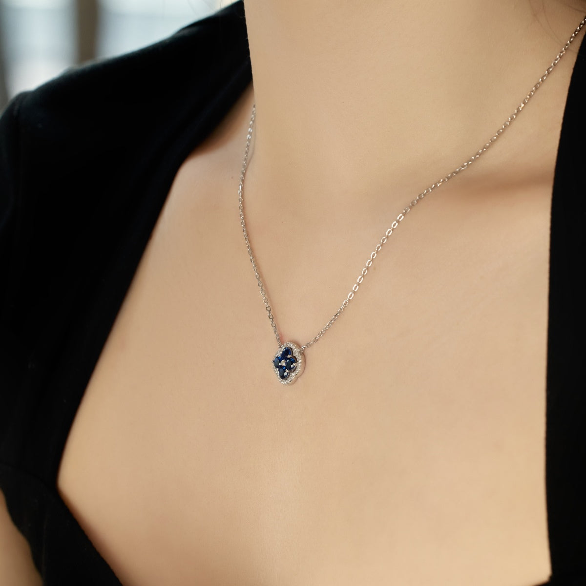 [HOT]Exquisite Necklace With Four-Leaf Clover Flower Design