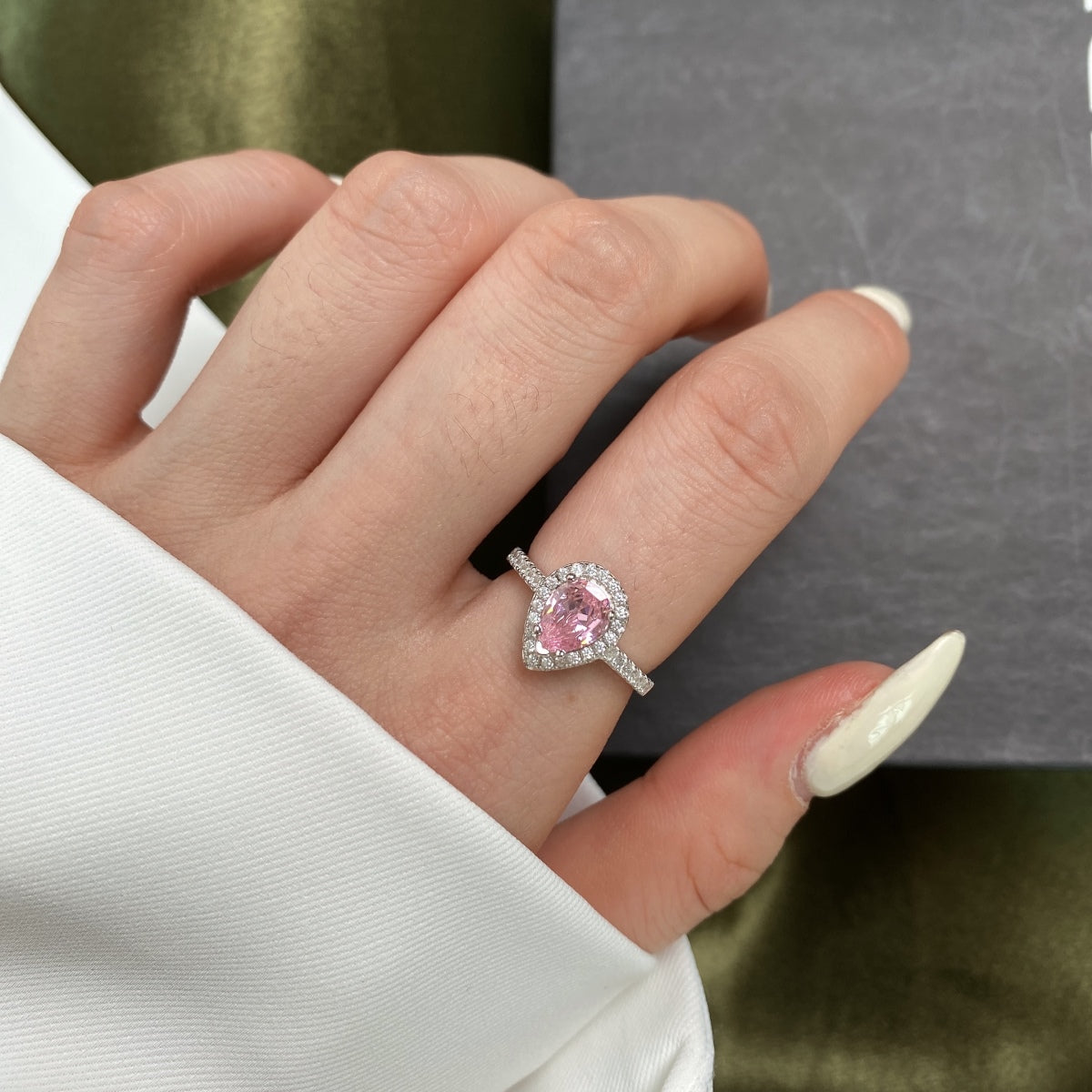 [HOT]1.0 Carat Luxurious Resplendent Water Drop Shape Wedding Ring