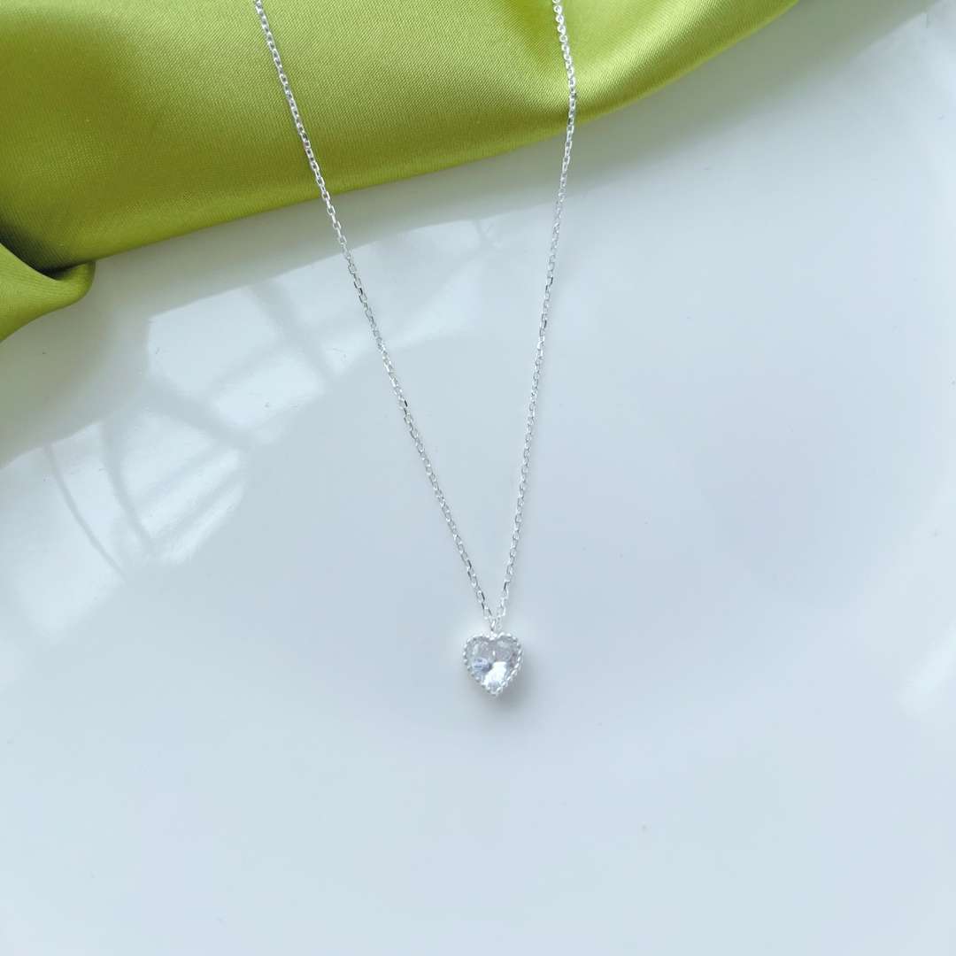 [HOT]Ornate Heart Shape Necklace