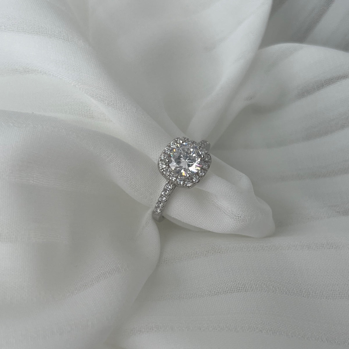 [HOT]Dazzling Resplendent Round Cut Wedding Ring