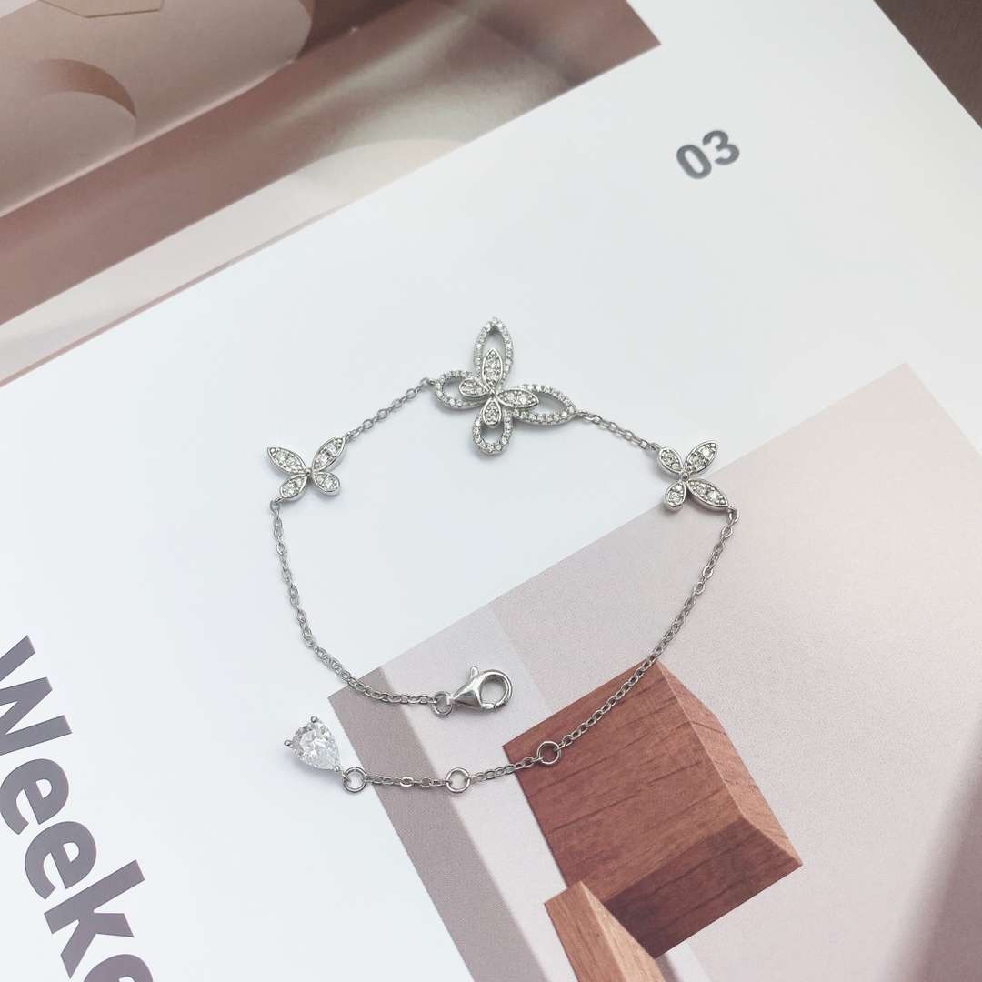 [HOT]Delicate Butterfly Pendant Bracelet