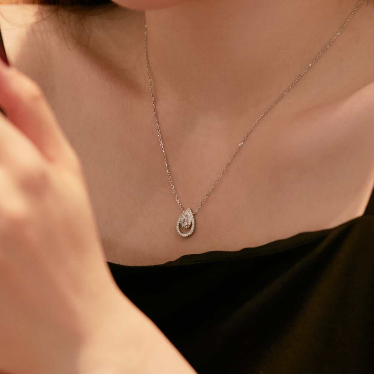 [HOT] Collier scintillant en forme de poire
