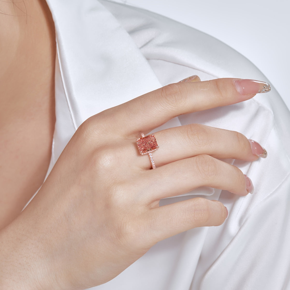 [HOT]4.0 Carat Luxurious Engagement Ring
