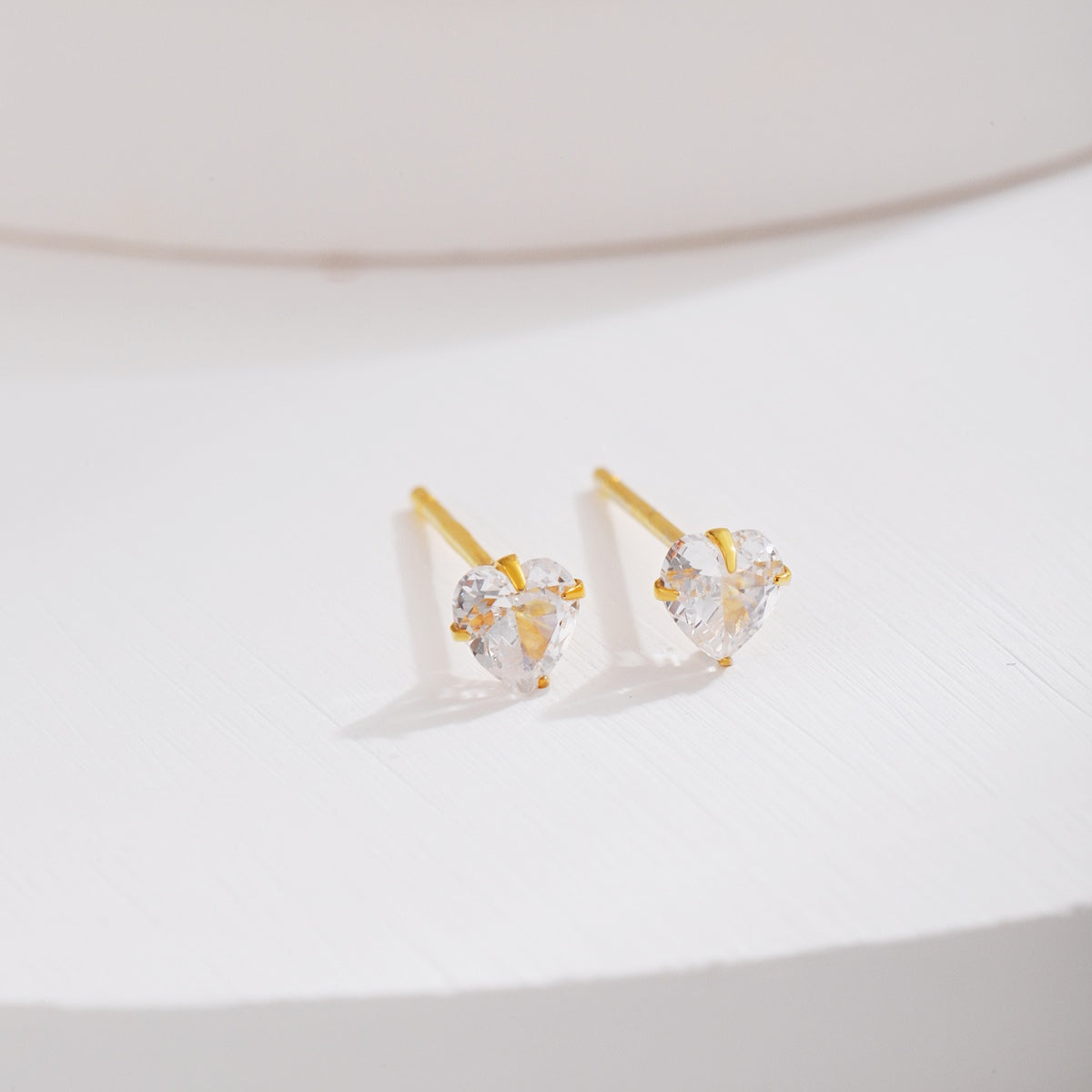[HOT]Sparkling Heart Shaped Simple Earrings