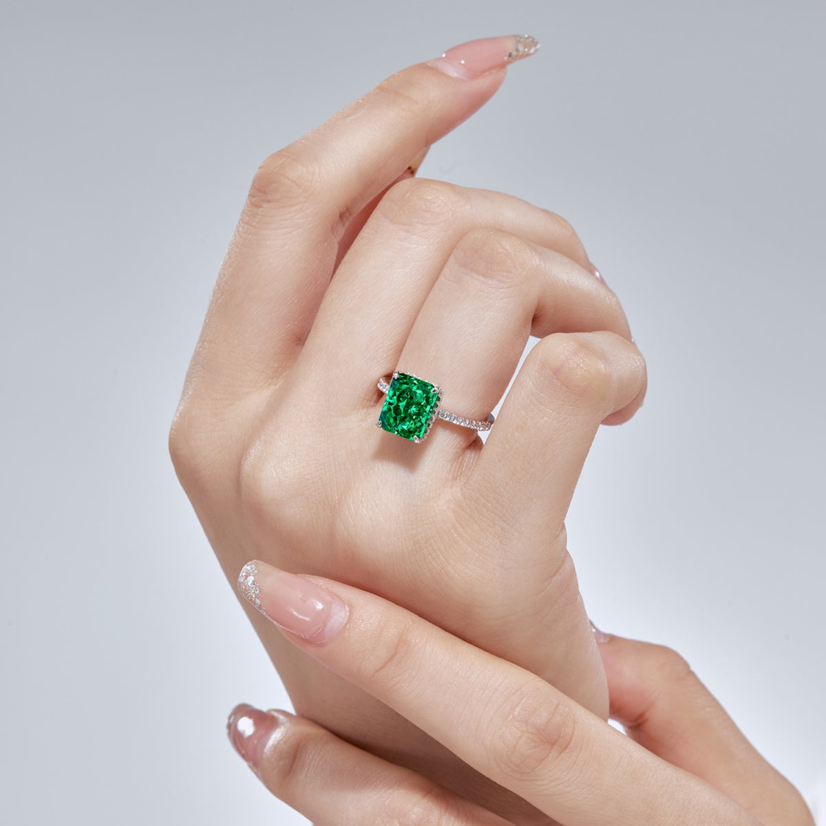 [HOT]4.0 Carat Luxurious Engagement Ring