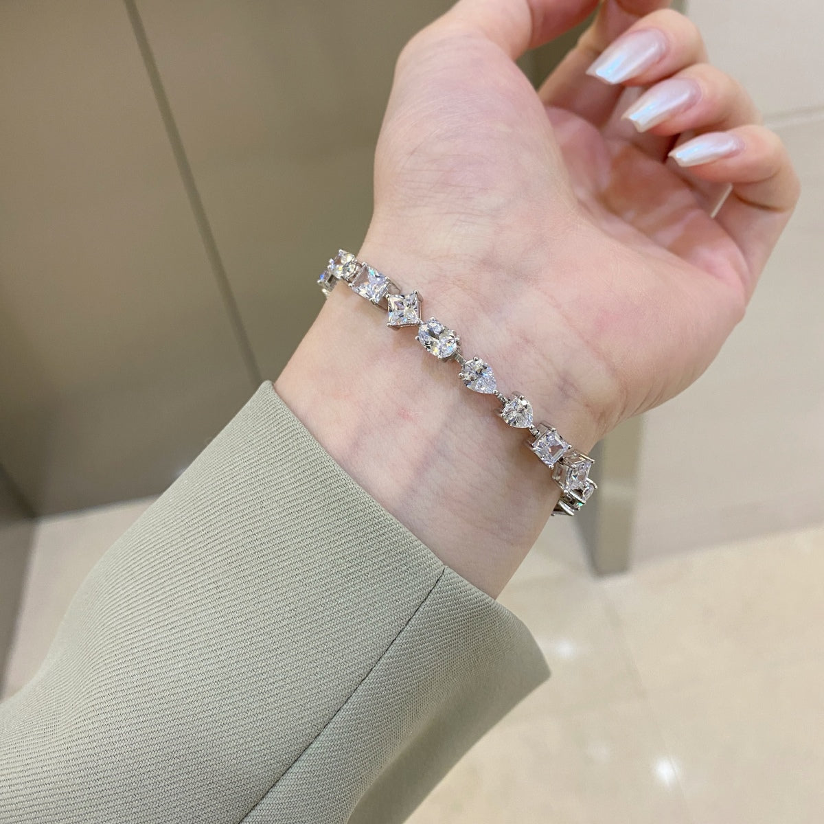 [HOT]Unique Exquisite Multi Cut Daily Bracelet