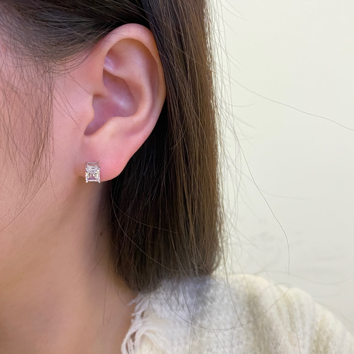 [HOT]Stylish Shiny Rectangular Center Stone Stud Earrings