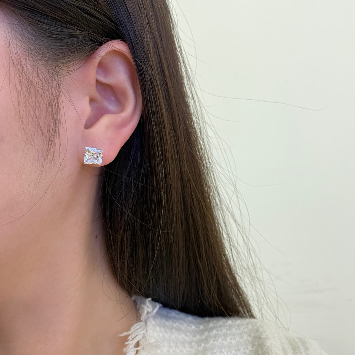 [HOT]Stylish Shiny Square Center Stone Stud Earrings