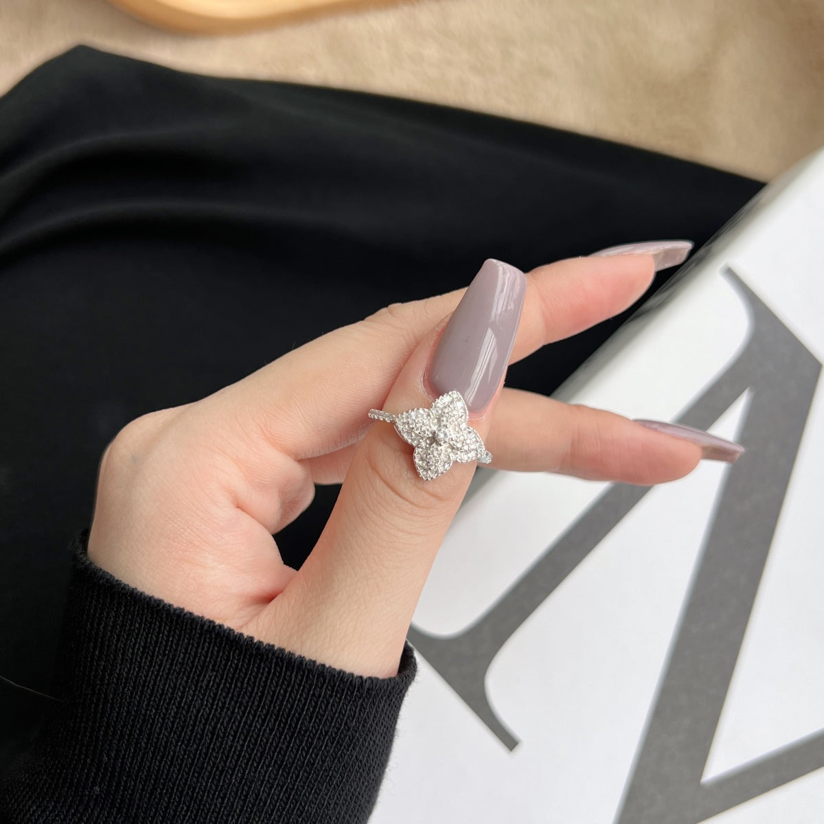 [HOT] Bague de banquet luxueuse en forme de fleur colorée