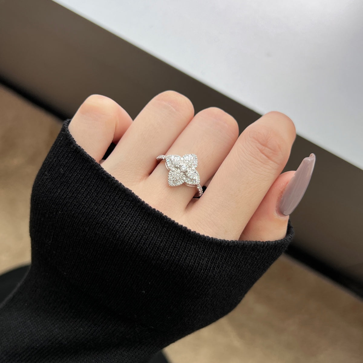 [HOT] Bague de banquet luxueuse en forme de fleur colorée