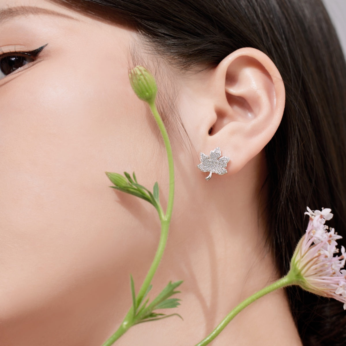 [HOT]Exquisite Maple Leaf Design Earrings
