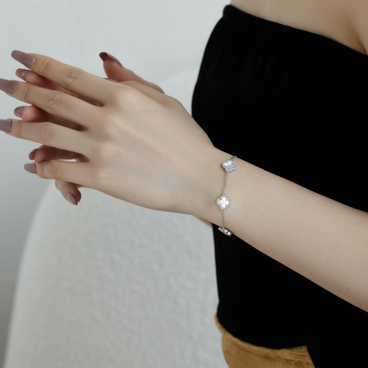 [HOT]سوار رائع من أوراق البرسيم الأربع