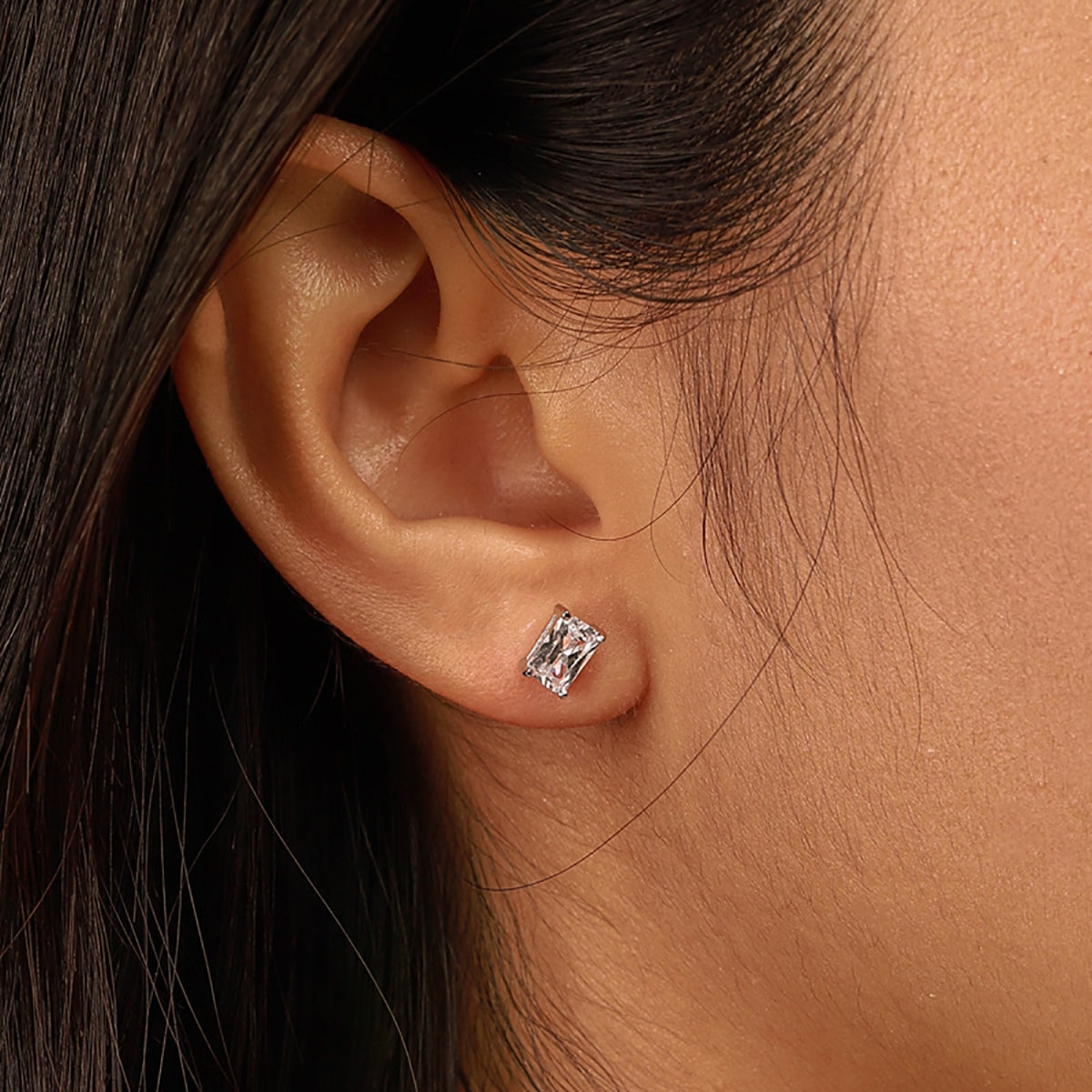[HOT]Stylish Shiny Rectangular Center Stone Stud Earrings
