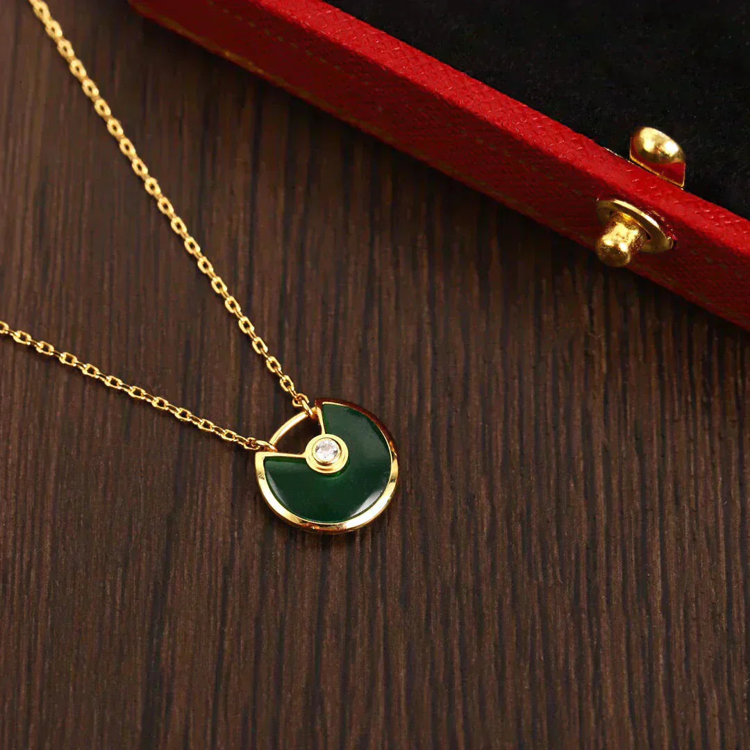 COLLIER MALACHITE OR AMULETTE DIANA