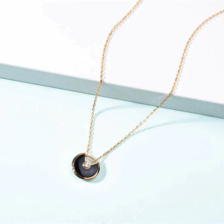 DIANA AMULETTE GOLD CARNELIAN ONYX NECKLACE