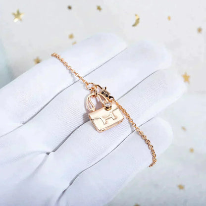 COLLIER PÉDANT DIANA AMULETTE EN OR ROSE