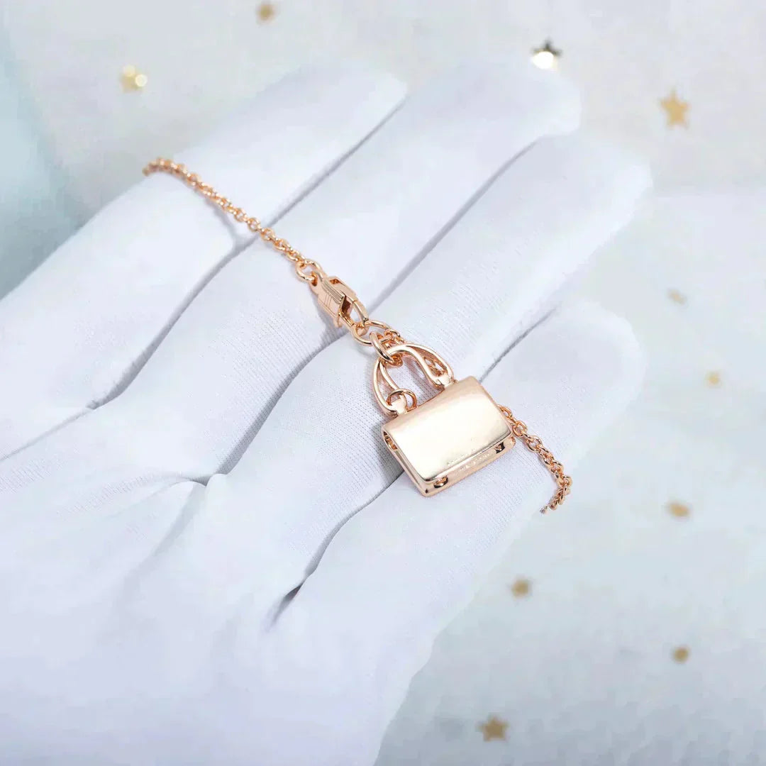 COLLIER PÉDANT DIANA AMULETTE EN OR ROSE