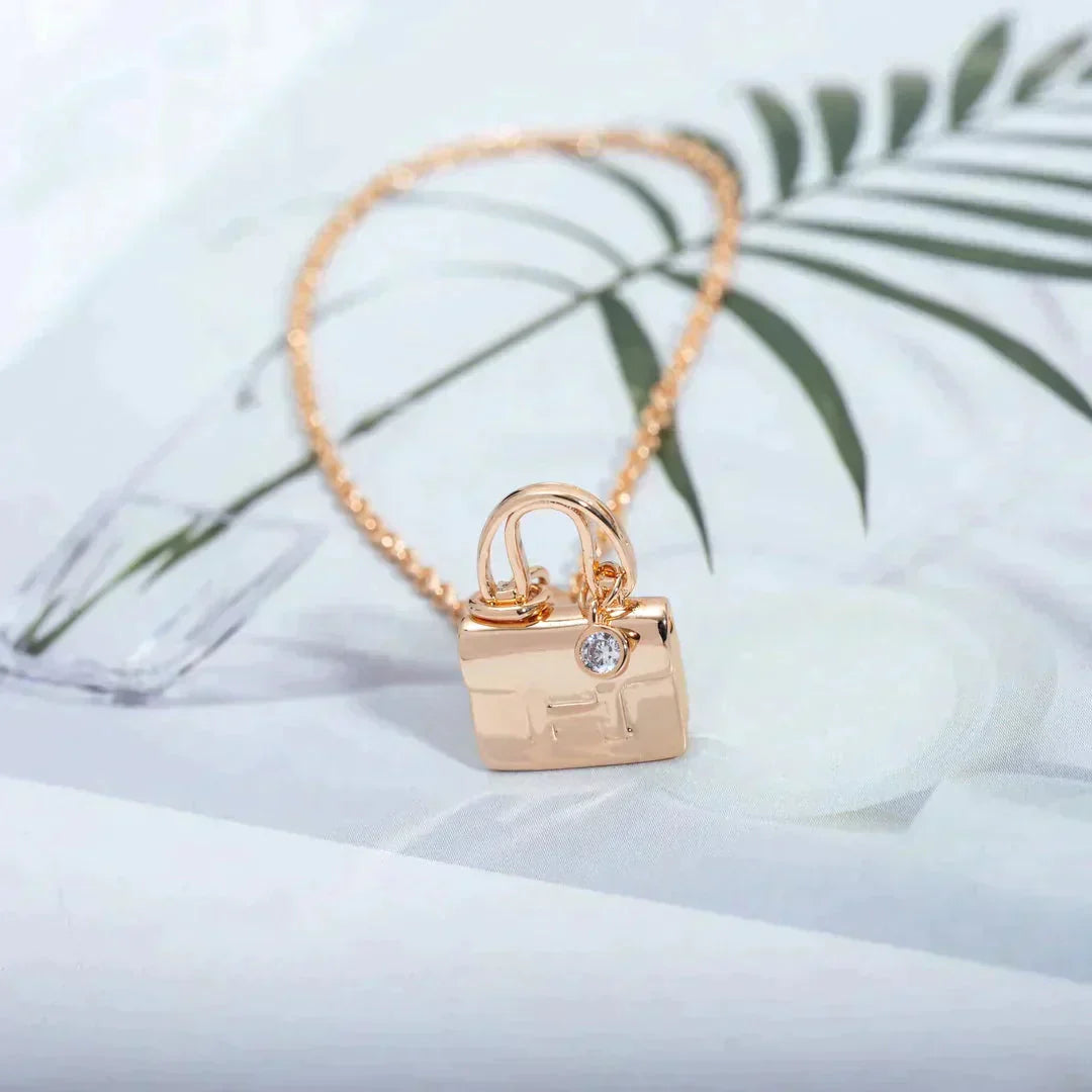 COLLIER PÉDANT DIANA AMULETTE EN OR ROSE