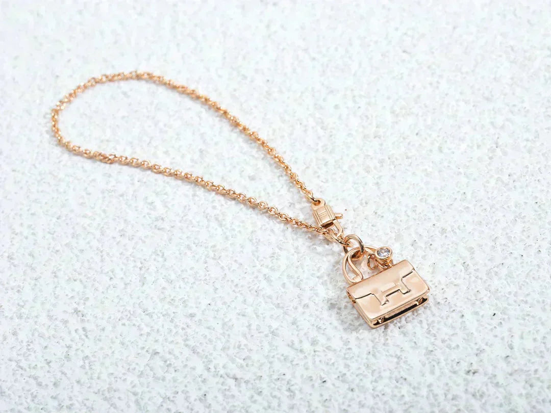 COLLIER PÉDANT DIANA AMULETTE EN OR ROSE