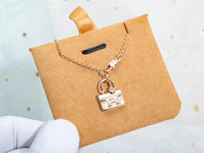 COLLIER PÉDANT DIANA AMULETTE EN OR ROSE