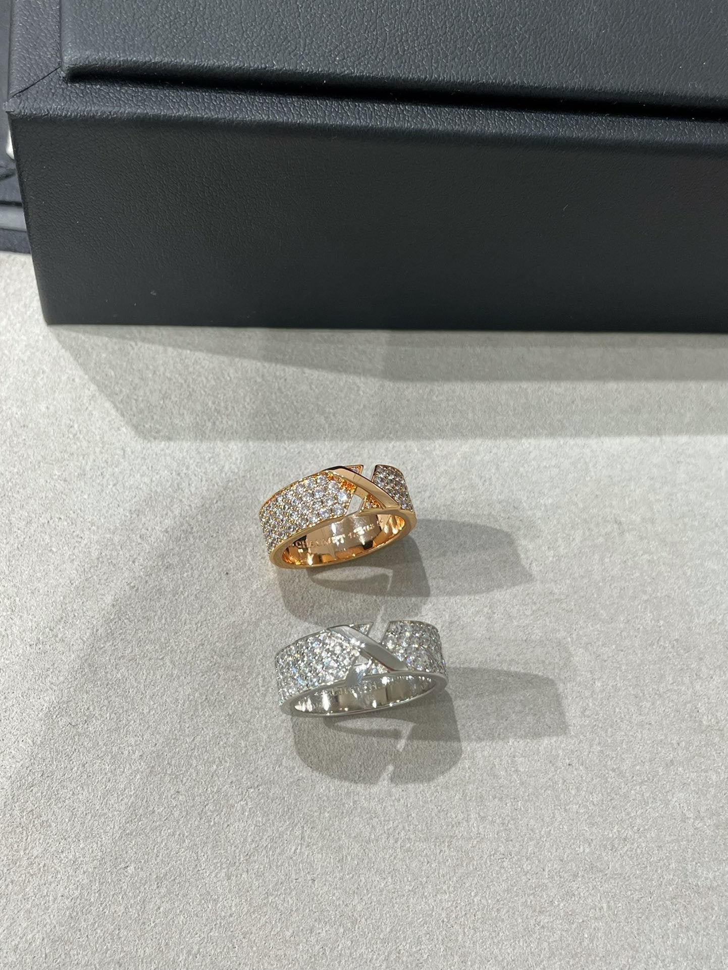 BAGUE DIANA LIENS EVIDENCE EN OR ROSE PAVÉE DE DIAMANTS