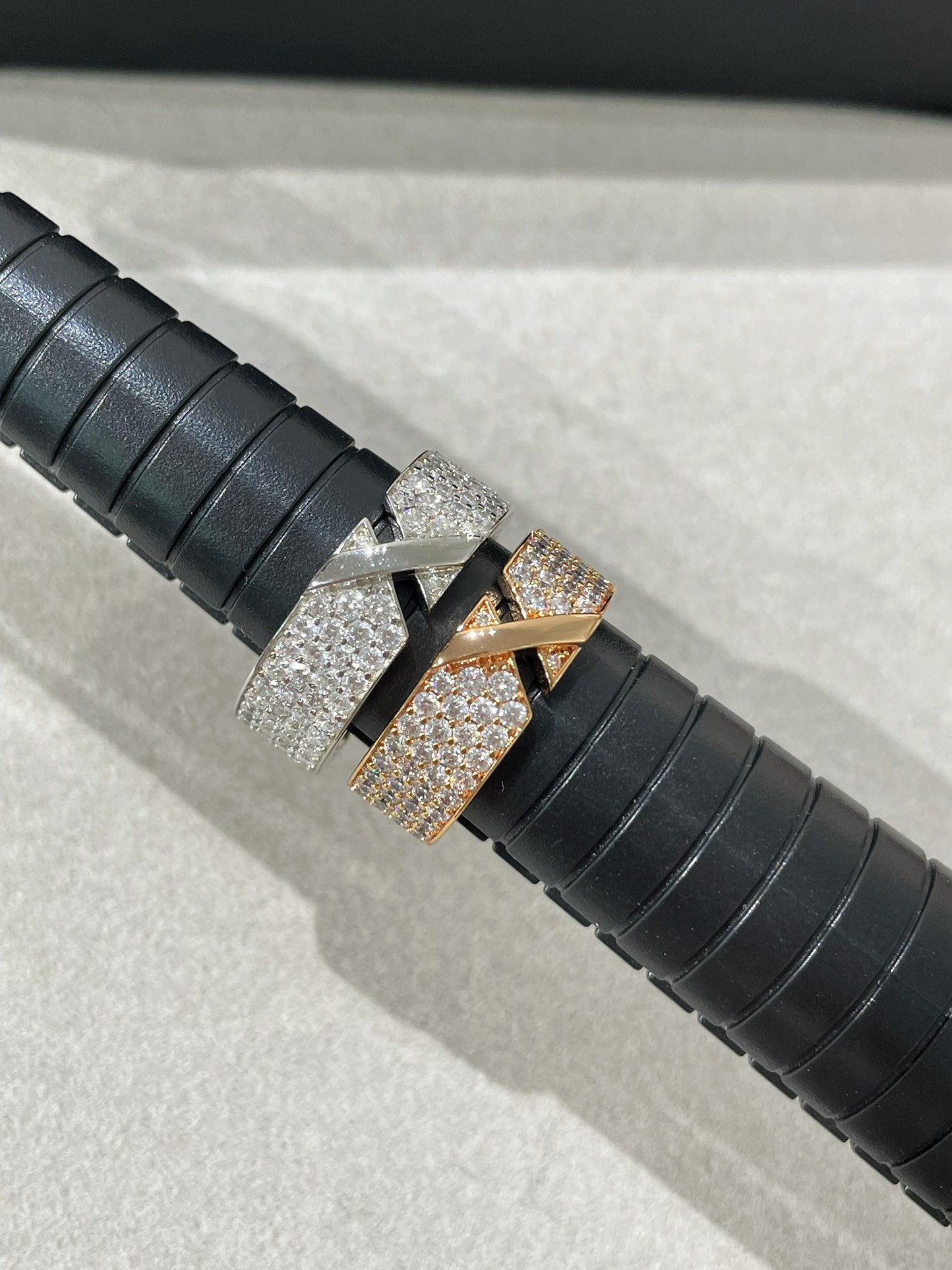 BAGUE DIANA LIENS EVIDENCE EN OR ROSE PAVÉE DE DIAMANTS