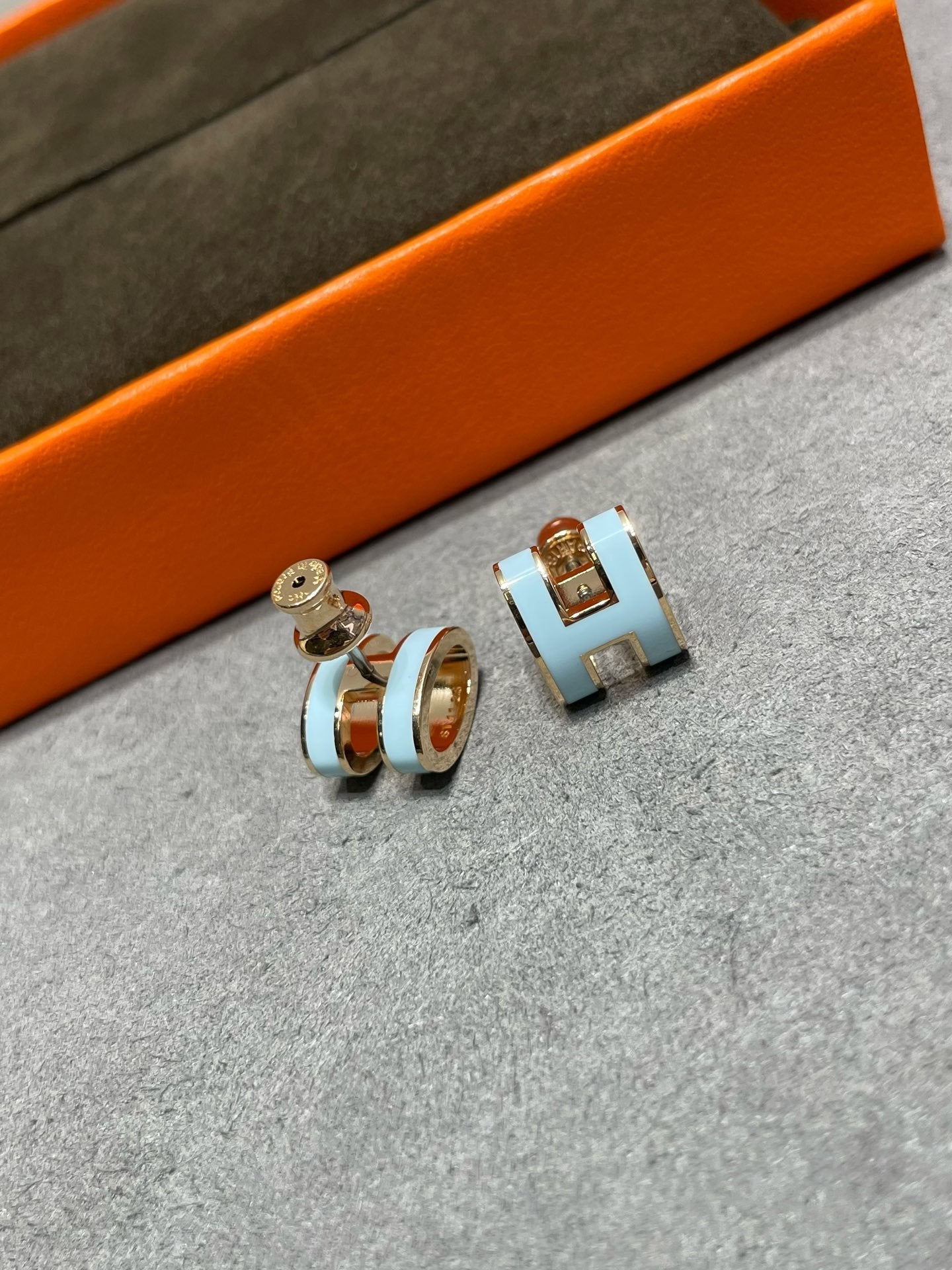 DIANA POP H SKY BLUE STUD EARRINGS