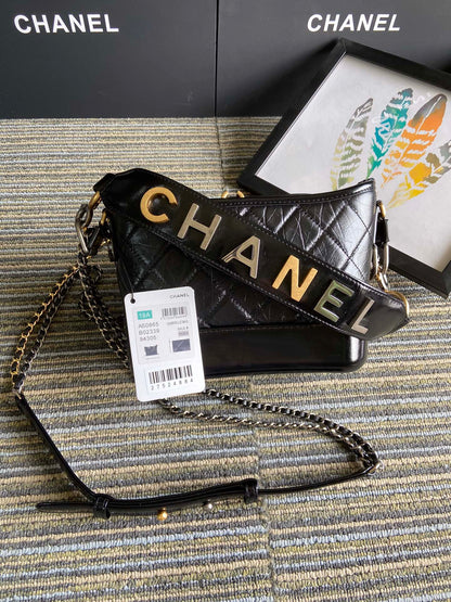 CC MEDIUM 20 HOBO BAG IN BLACK CALFSKIN WITH STRAP