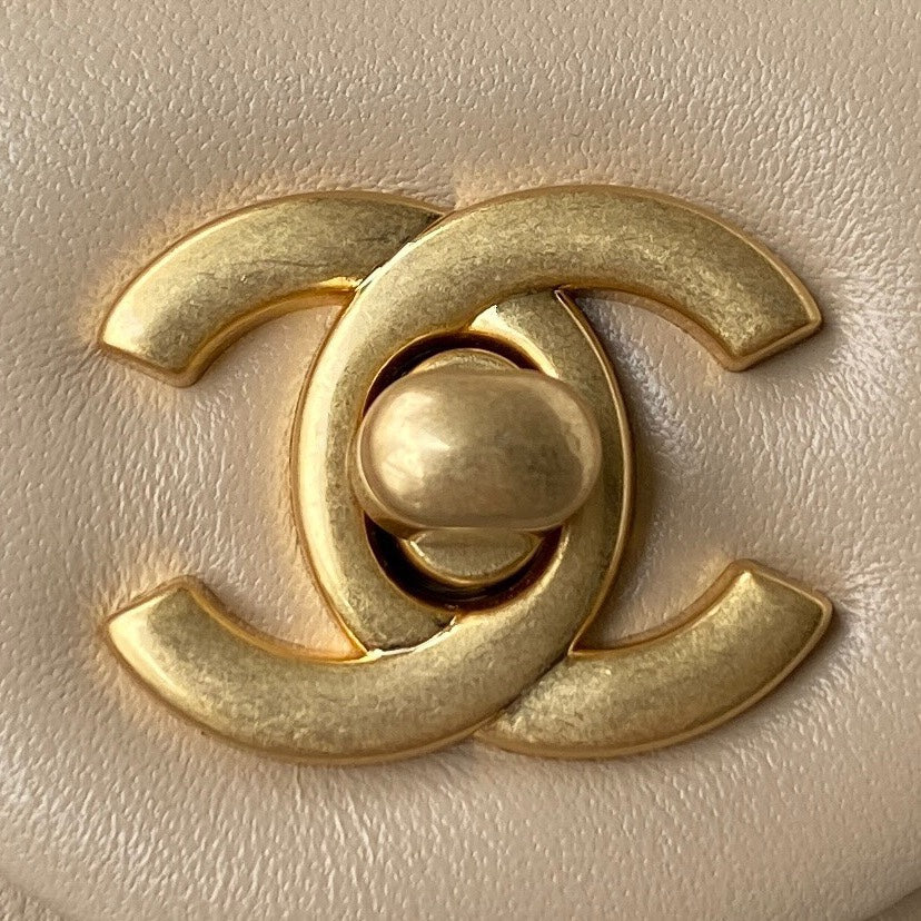 Classic Mini Flap Bag 20cm Beige Lambskin Gold Hardware