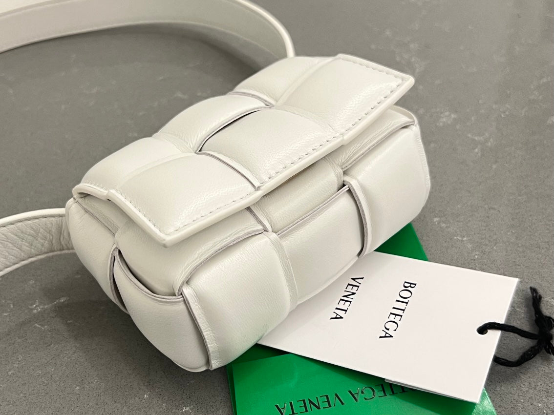MINI CASSETTE 12 IN WHITE LAMBSKIN