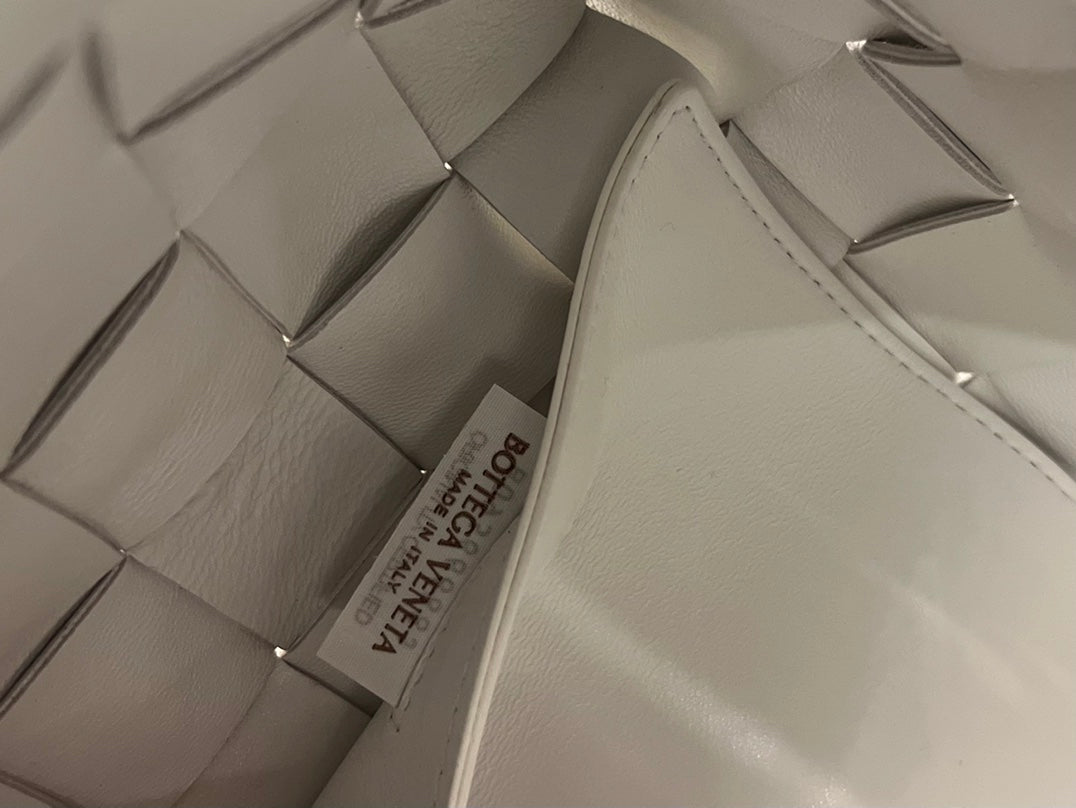 MEDIUM 28 CASSETTE WHITE LAMBSKIN