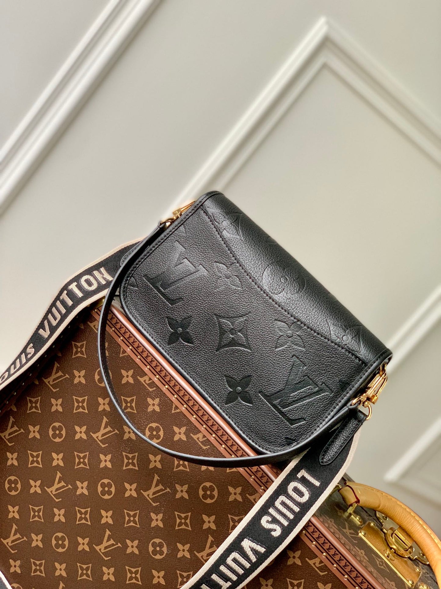 diane 24 black monogram empreinte leather