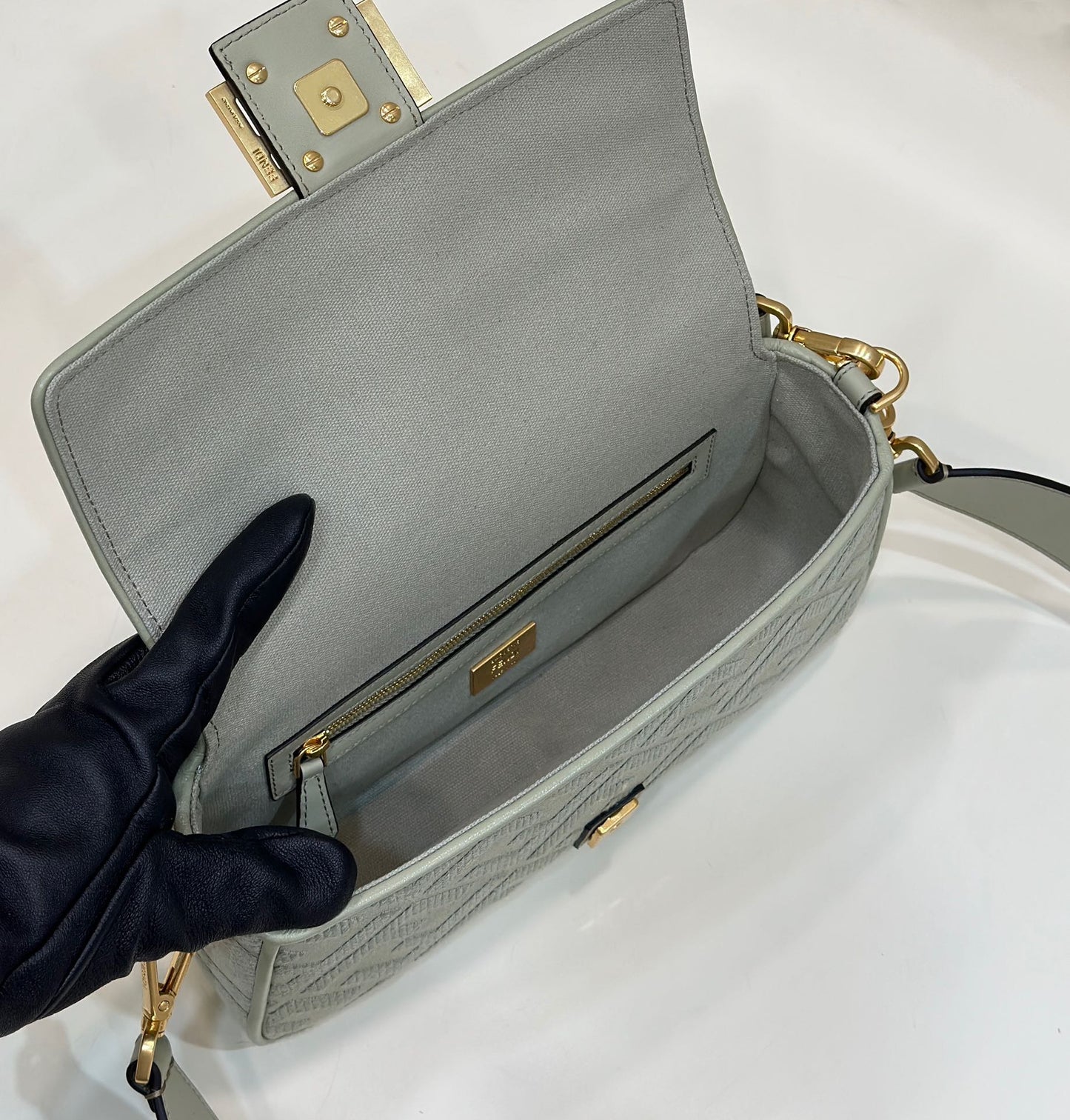 BAGUETTE WITH FF MOTIF 27 IN BITTER JACQUARD FABRIC GOLD HARDWARE