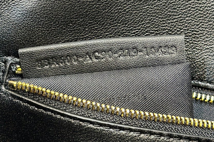 BAGUETTE 27 IN BLACK CROCODILE PATTERN GLOSSY CALFSKIN GOLD HARDWARE