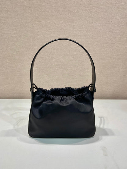 SMALL DRAWSTRING BAG 23 IN BLACK RE-NYLON