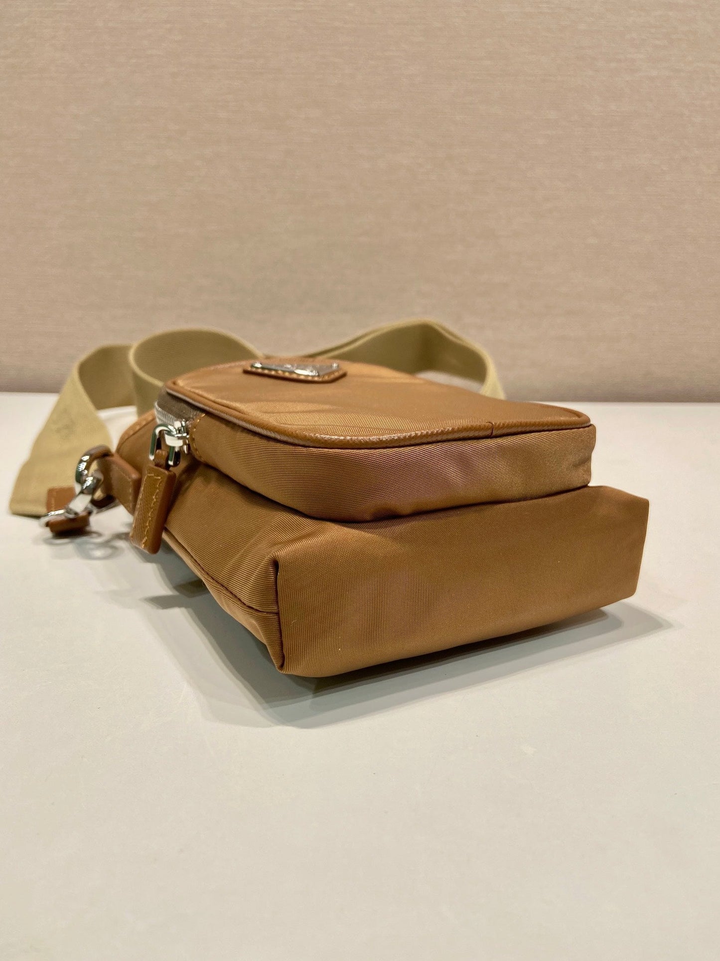 PHONE BAG 18 IN SEPIA BROWN RE-NYLON