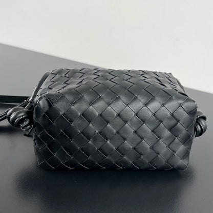 BV Loop Top Handle 19cm Black Lambskin