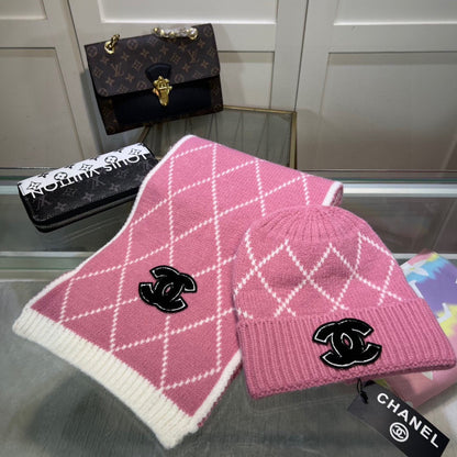 SET HAT AND SCARF IN PUNCH PINK MIX WHITE WOOL 422597