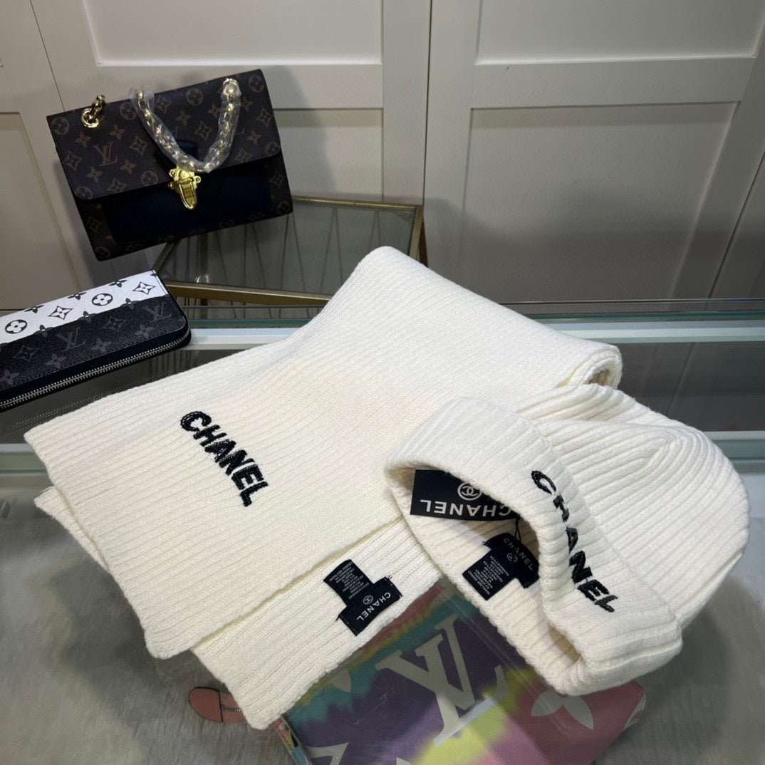 SET HAT AND SCARF IN WHITE WOOL 422599